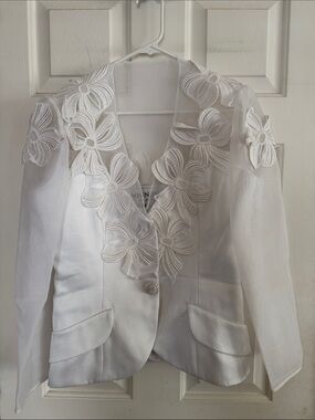 VTG Mignon New York Saks Fifth Avenue White 2pc Skirt Suit 3D Floral Applique